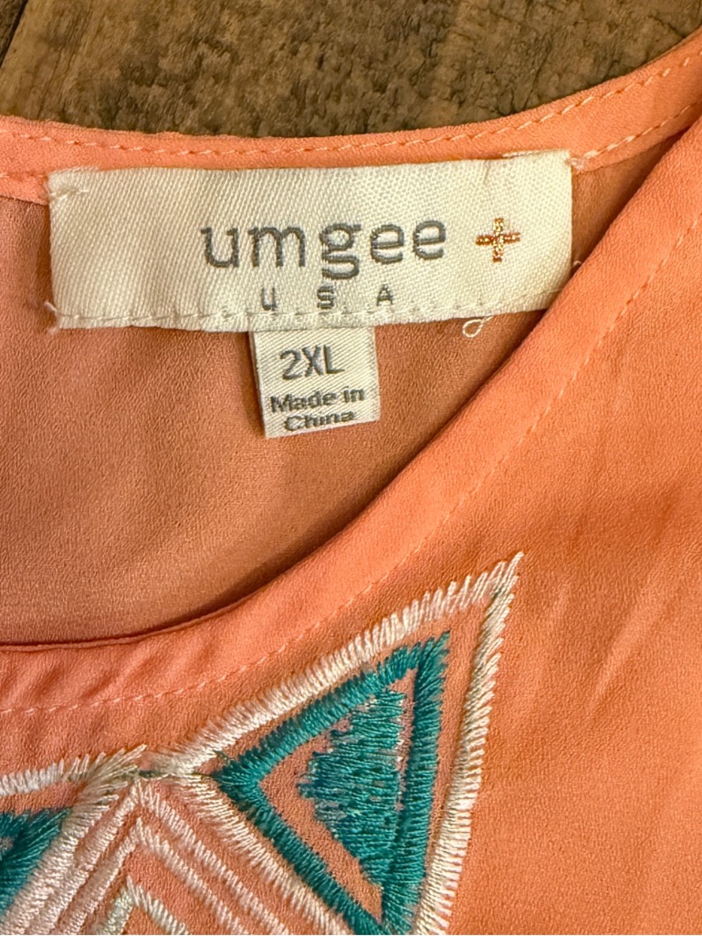 Umgee Coral Sleeveless Tank with Teal Embroidered Front - Picture 4 of 7